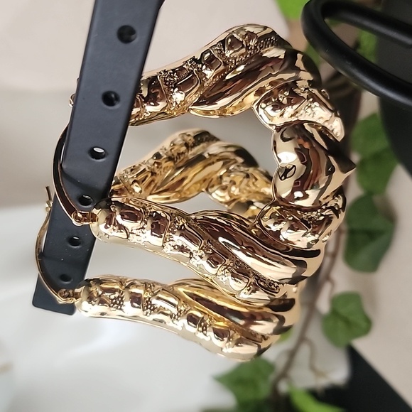 Large Chunky Doorknocker Style Gold Filled Hoop Earrings with Hearts - Picture 5 of 9